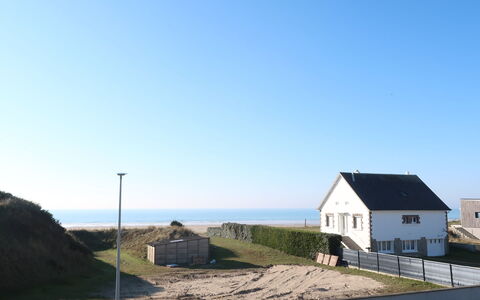 La Plage: Ciel, Fenêtre, Bâtiment, Plante, Arbre, Lot Terre, Herbe, Façade, Paysage, Toit