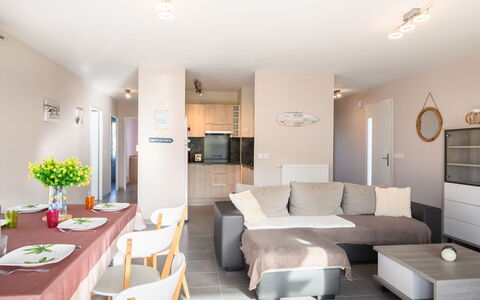 Lamanchs: Meubles, Table, Propriété, Canapé, Design Intérieur, Cadre, Chaise, Bâtiment, Sol, Sol