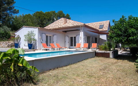 Les Eaux Claires: Ciel, Plante, Meubles, Communauté Des Plantes, Table, Paysage Naturel, Chaise, Lot Terre, Mobilier De Jardin, Arbre