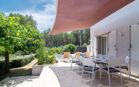Les Eaux Claires: Ciel, Plante, Meubles, Communauté Des Plantes, Table, Paysage Naturel, Chaise, Lot Terre, Mobilier De Jardin, Arbre