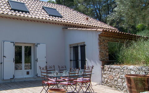 Les Eaux Claires: Ciel, Plante, Meubles, Communauté Des Plantes, Table, Paysage Naturel, Chaise, Lot Terre, Mobilier De Jardin, Arbre