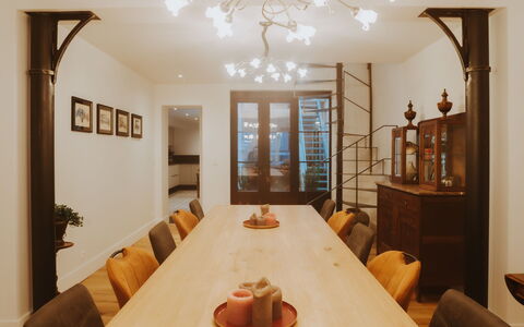Historical and Spacious Villa Anaïs: Table, Propriété, Meubles, Cadre, Chaise, Bois, Design Intérieur, Éclairage, Bâtiment, Sol