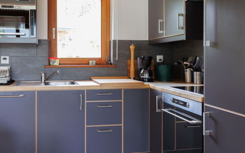 Ryad C: Cuisine, Appareil De Cuisine, Cabinetry, Comptoir, Meubles, Sol, Principaux Appliance, Bois, Design Intérieur, Électroménager