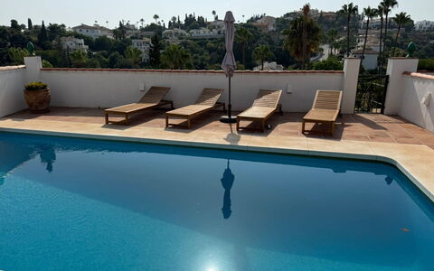 Luna: Piscine, Meubles, Recours, Mobilier De Jardin, Hôtel, Eco Hôtel, Ombre, Chaise, Balancelle, Villa