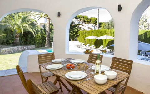 Villa Scott: L'Eau, Bâtiment, Ciel, Propriété, Piscine, Fenêtre, Bleu Azur, Plante, Design Intérieur, Condominium