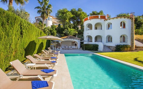 Villa Scott: L'Eau, Bâtiment, Ciel, Propriété, Piscine, Fenêtre, Bleu Azur, Plante, Design Intérieur, Condominium