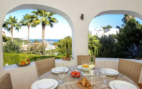 Villa Scott: L'Eau, Bâtiment, Ciel, Propriété, Piscine, Fenêtre, Bleu Azur, Plante, Design Intérieur, Condominium