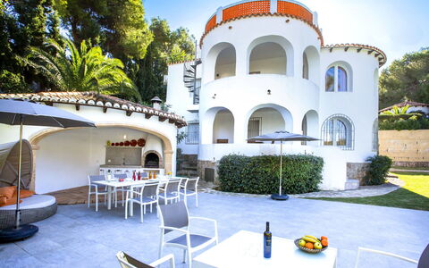 Villa Scott: L'Eau, Bâtiment, Ciel, Propriété, Piscine, Fenêtre, Bleu Azur, Plante, Design Intérieur, Condominium
