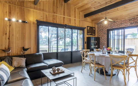 Palot 35: Table, Propriété, Meubles, Canapé, Bois, Fenêtre, Design Intérieur, Sol, Dur, Chaise