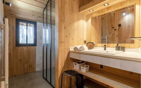 Palot 35: Miroir, Évier, Luminaire Plomberie, Robinet, Bois, Salle De Bains, Design Intérieur, Sol, Sol
