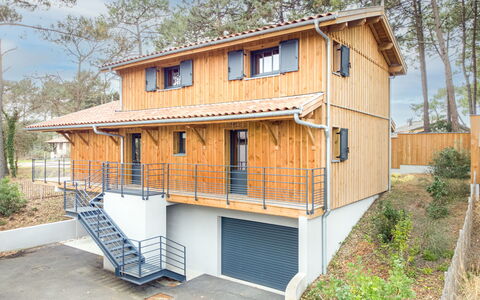 Palot 35: Plante, Propriété, Fenêtre, Ciel, Arbre, Bois, Bâtiment, Lot Terre, Chalet, Maison