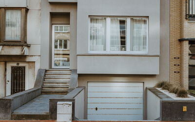 Blankenberge 810: Bâtiment, Fenêtre, Bois, Rectangle, Matériel De La Propriété, Composite, Façade, Porte