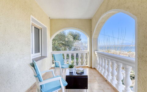 Tordera: Mer, Porche, Balcon, Recours, Tache De Bois, Villa, Balustre, Hôtel, Mobilier De Jardin, Balustrade