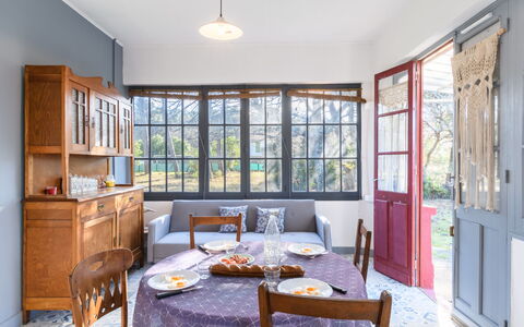 Chante Cigale: Ciel, Plante, Nuage, Bâtiment, Arbre, Ombre, Lot Terre, Maison, Bois, Chalet