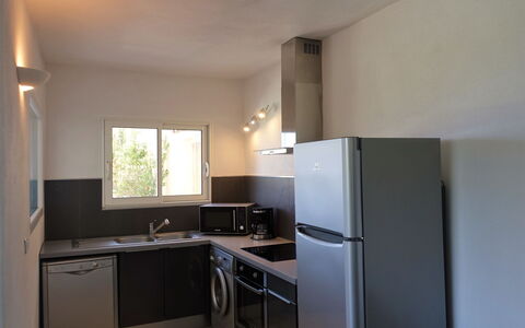 Villa Orizonte: Cabinetry, Evier, Évier, Robinet, Comptoir, Bâtiment, Fenêtre, Cuisinière, Appareil De Cuisine, Bois