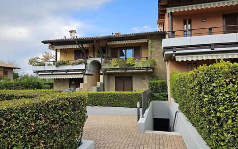 Lazise 756: Nuage, Plante, Ciel, Bâtiment, Jour, Propriété, Fenêtre, Arbre, Maison, Lot Terre