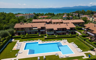 Lazise 756: Ciel, Propriété, Jour, Plante, Bleu Azur, Arbre, Nuage, Architecture, Design Urbain, Loisir