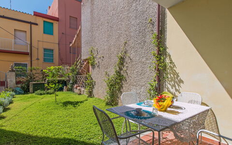 La Caletta 710: Plante, Bâtiment, Ciel, Fenêtre, Arbre, Lot Terre, Maison, Design Urbain, Zone Résidentielle, Immobilier