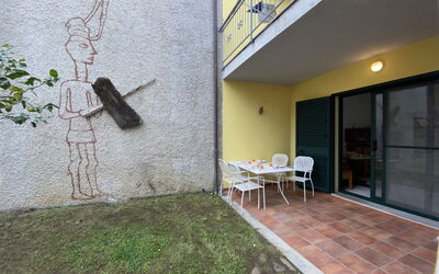 La Caletta 710: Propriété, Plante, Design Intérieur, Bois, Bâtiment, Table, Mur, Chaise, Sol, Ombre