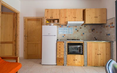 Green House 710.2: Cabinetry, Propriété, Bâtiment, Comptoir, Bois, Cuisinière, Cuisine, Design Intérieur, Appareil De Cuisine, Électroménager