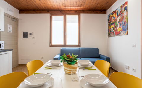 Balestrate 215: Table, Vaisselle, Meubles, Propriété, Vaisselle, Plante, Orange, Design Intérieur, Éclairage, Assiette