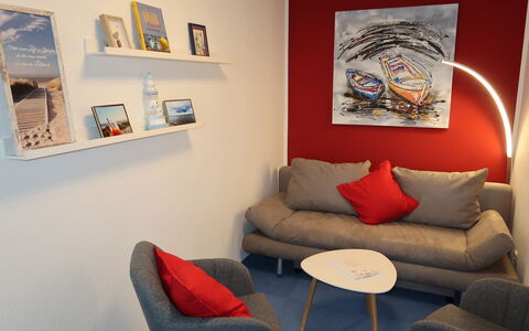 Sander: Meubles, Propriété, Cadre, Canapé, Design Intérieur, Table, Sol, Bois, Mur, Confort