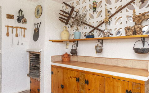 Villa Casalot: Bois, Sol, Design Intérieur, Meubles, Sol, Plafond, Pièce, Cuisine, Tache De Bois, Cabinetry
