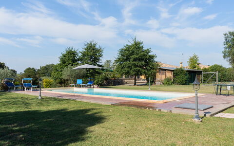 Rimbaudo: Nuage, Ciel, Plante, L'Eau, Arbre, Ombre, Piscine, Herbe, Loisir, Paysage