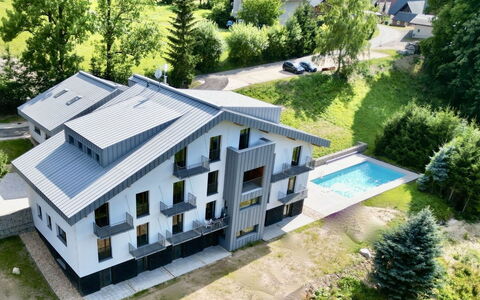 Mountain Luxe Nest & Pool: Plante, Propriété, Bâtiment, Fenêtre, Arbre, Lot Terre, Design Urbain, Maison, Chalet, Paysage Naturel