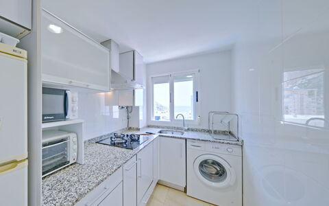 La Luz 12: Cabinetry, Comptoir, Cuisinière, Luminaire Plomberie, Robinet, Évier, Cuisine, Appareil De Cuisine, Électroménager, Sol