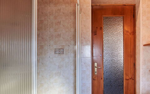 Il Crotto: Porte, Bâtiment, Bois, Maison, Automotive Exterieur, Accueil Porte, Poignée De Porte, Sol