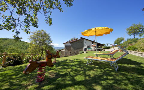 Villa Renaccio: Plante, Ciel, Propriété, Arbre, Lot Terre, Ombre, Mobilier De Jardin, Loisir, Paysage Naturel, Bois