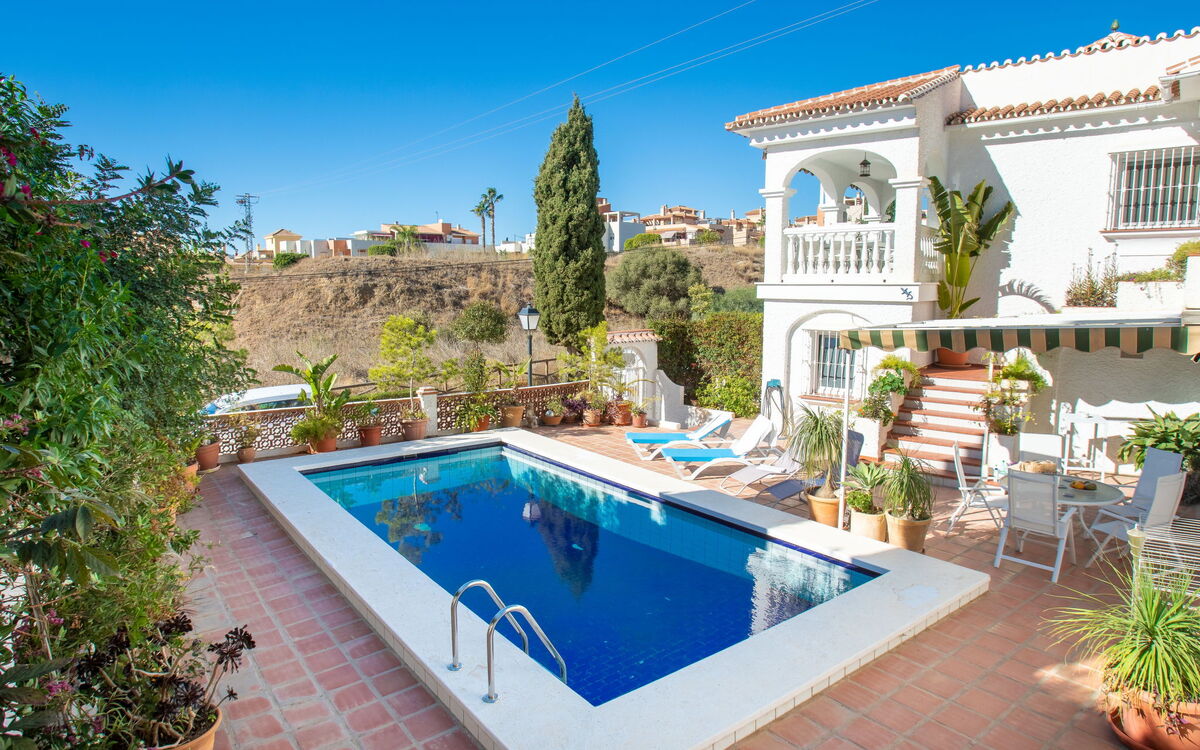 Apartment With Private Pool