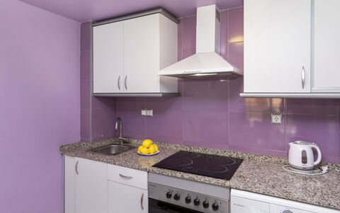 Salou 718: Cabinetry, Comptoir, Propriété, Cuisinière, Violet, Gaz Poele, Evier, Bâtiment, Cooktop, Cuisine