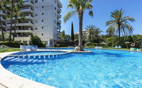 Salou 718: L'Eau, Plante, Bâtiment, Propriété, Ciel, Piscine, Bleu, Fenêtre, Bleu Azur, Arbre
