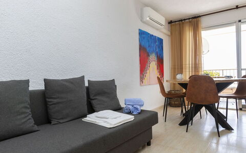 Miami Palace: Meubles, Canapé, Confort, Table, Design Intérieur, Bois, Sol, Sol, Ombre, Salon