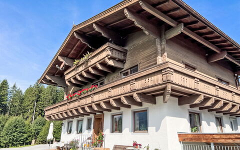 Mittersill 105: Architecture, Toit, Chalet, Biens, Balcon, Ferme, Mélèze, Villa, Porche