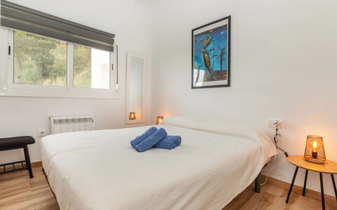 La Terraza Salions: Lit, Chambre, Bois, Design Intérieur, Drap De Lit, Meubles, Pièce, Literie, Sol, Domicile