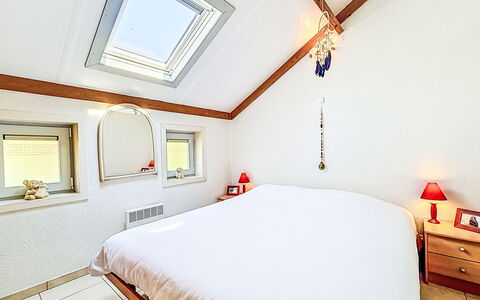 De Haan 990: Lit, Meubles, Design Intérieur, Chambre, Plafond, Sol, Drap De Lit, Pièce, Sol, Literie