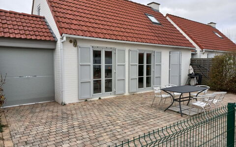 De Haan 990: Fenêtre, Bâtiment, Plante, Ciel, Bois, Surface De La Route, Brique, Maison, Brickwork, Zone Résidentielle