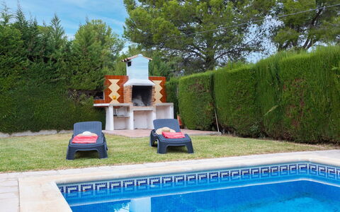 Villa Tello: Ciel, Nuage, Plante, Propriété, Fenêtre, Bâtiment, Montagne, Montagnes, Bois, Arbre