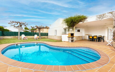 Villa Mar i Cel: Ciel, Nuage, Plante, Propriété, Fenêtre, Bâtiment, Montagne, Montagnes, Bois, Arbre