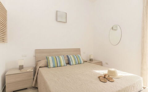 Lampara: Meubles, Design Intérieur, Lit, Sol, Sol, Chambre, Bois, Plafond, Literie, Drap De Lit