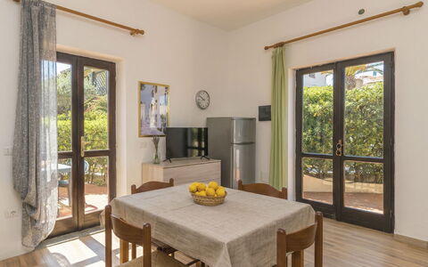 Lampara: Meubles, Table, Design Intérieur, Table Cuisine Et Salle A Manger, Chaise, Salle À Manger, Plafond, Dur, Tache De Bois, Ombre