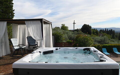 Villa Tresanti: L'Eau, Ciel, Plante, Nuage, Baignoire, Piscine, Bleu Azur, Jacuzzi, Jacuzzi, Design Intérieur