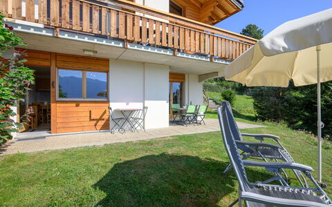Plein Sud 3: Plante, Propriété, Fenêtre, Bâtiment, Ciel, Ombre, Porte, Zone Résidentielle, Mobilier De Jardin, Chalet