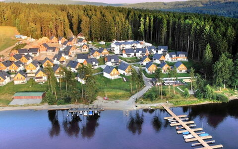 Lakeside Village 13 (+ Sauna): L'Eau, Propriété, Plante, Bâtiment, Paysage Naturel, Arbre, Bleu Azur, Lac, Ciel, Maison