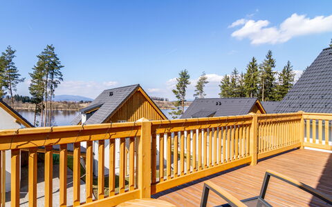 Lakeside Village 22 (+ Sauna): Ciel, Nuage, Bâtiment, Bois, Arbre, Fenêtre, Maison, Tache De Bois, Siding, Ombre