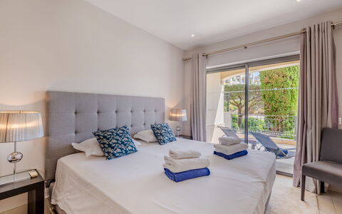 Vilamoura 171: Meubles, Lit, Design Intérieur, Chambre, Sol, Domicile, Sol, Appartement, Literie, Drap De Lit