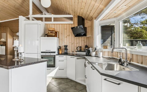 Ansgar - 150M from the Sea: Bois, Meubles, Appartement, Pièce, Plafond, Tache De Bois, Chaise, Dur, Vernis, Lumber